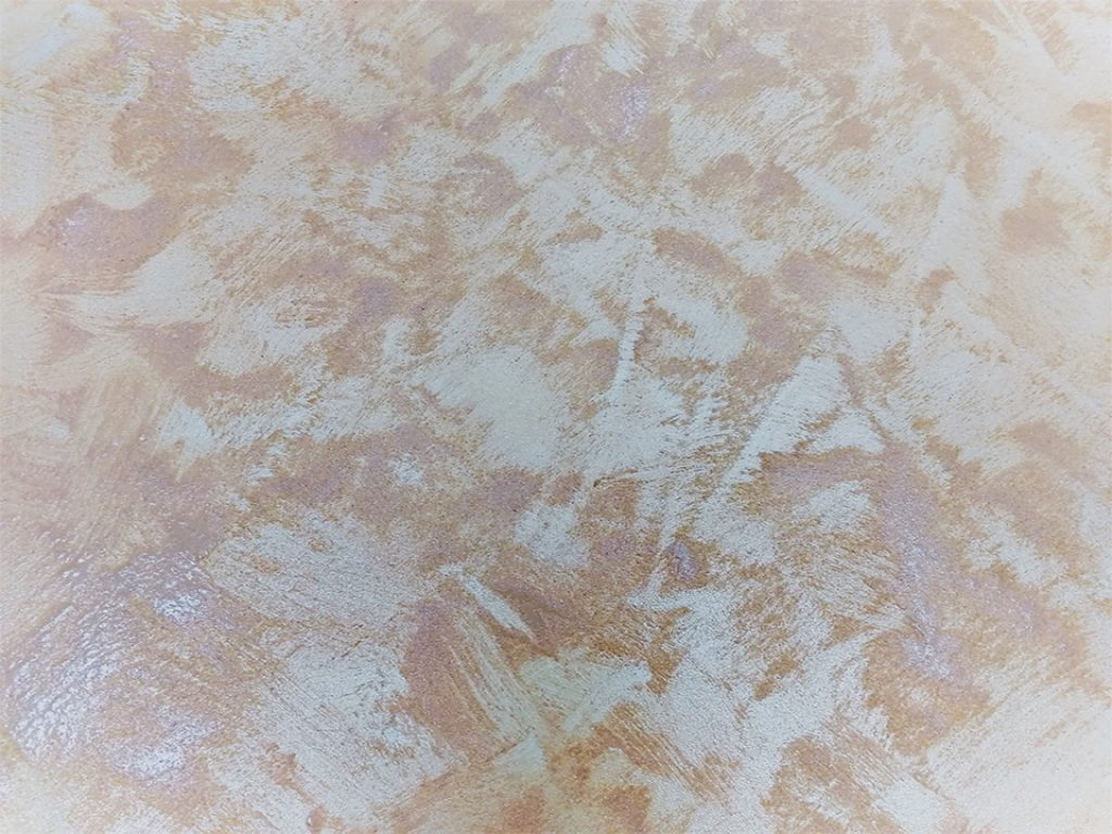 El efecto perlado tiene una textura peculiar, como de arena. Al tacto es rugosa